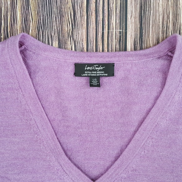 Lord & Taylor, V-Neck Extra Fine Merino Sweater, L - Picture 4 of 7